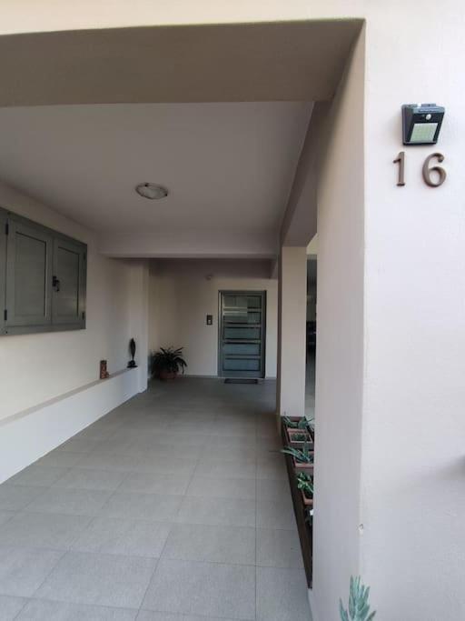 Modern Apartment Near Airport, Port & Beach Nea Alikarnassos Ngoại thất bức ảnh